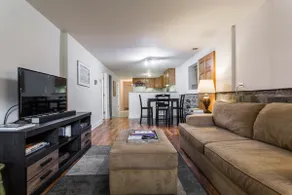 A Stones Throw from U Chicago South Campus! - Image 3