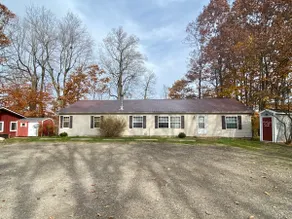 East Lake Camping House - Image 2