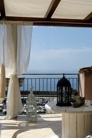 A penthouse with breathtaking views - Image 2