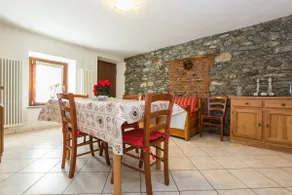 Maison Poinsod: Rustic Three-Room Apartment - Image 5