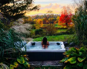 Beautiful Art Studio with hot tub/sauna #1 Airbnb - Image 4