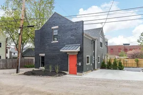 Private Carriage House - Garage Parking - Image 2