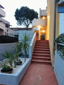 LA RONDINE APART. 100 Metres from beach RIVIERA DEL CONERO - Image 3
