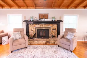 Waterfront cottage with dock on Lake Hartwell - Image 5
