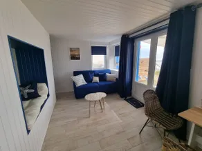 Small house with garden facing the sea - Image 5