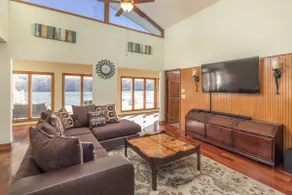 Perfect Getaway on the Water Beautiful Gorge Views 11 miles to Downtown - Image 3