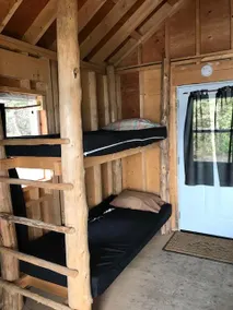 Stunning cabin setting on Lakeside - Image 3