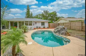 Cheerful lakeside 2/2 cottage with a private pool - Image 3