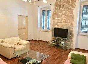 Apartment in the center of Pula with balcony - Image 2