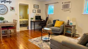 Laura's Loft and Gallery, private suite - Image 2