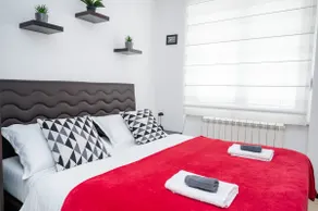 Bright 1BDR Apartment in the City Center - Image 3