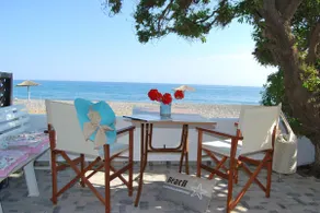Hatzidakis Beach Retreat - Image 2