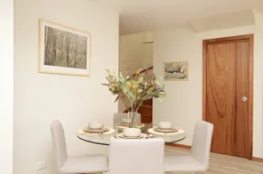 Close to Uni, Stylish Townhouse 2 in Shortland - Image 3