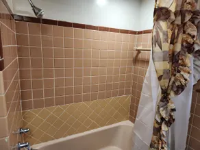 Spacious 4-bedroom home in quiet neighborhood - Image 3