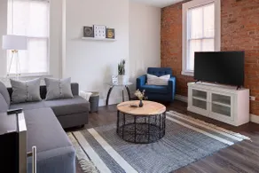 Renovated Brownstone – Ideal Location for Families - Image 2