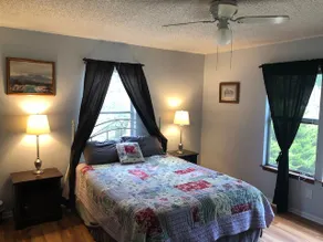 Cibolo Creek Country Cottage on over 2 acres - Image 4