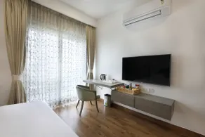 Ultra Luxe Couple Studio BathTub Service Apartment - Image 3