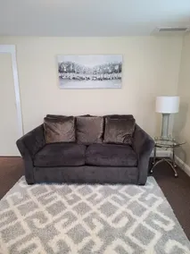 Clean, Comfy & Convenient. 1Bed Village Apt by MNR - Image 4