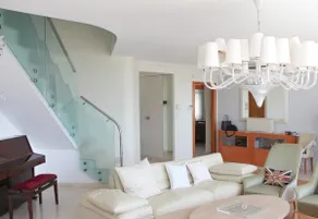 Luxury Breathtaking Seafront Penthouse Duplex - Image 3