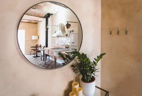 Newly Renovated Boutique Apartment - Image 3