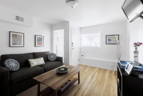 Private, modern Central Sunset suite - Image 2