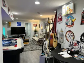Fun Apartment w/a Kitchenette and a Parking Space - Image 2