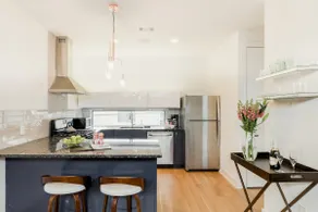 Private Hideaway in East Downtown - Image 5