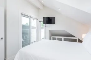 West Coast Luxury Living - Image 2