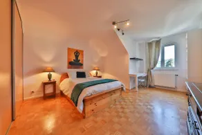 Spacious apartment, balneo and garden - Image 3