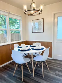 Mid-century 1 Bedroom house with attached garage - Image 5