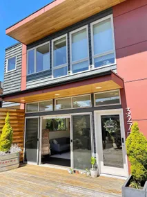 Modern Townhouse with Seattle Skyline & Ocean View - Image 2