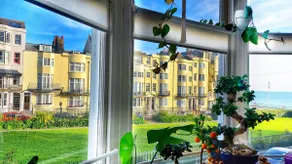 Brighton Sea View flat FREE NETFLIX, Tea & Coffee - Image 3