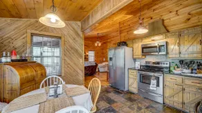 Cabin, Wooded Views, Private Hot Tub, Near Casino - Image 4