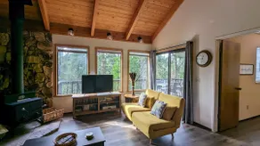Newly Remodeled Cozy Cabin in Blue Lake Springs - Image 3