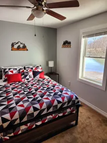Charismatic 4-bedroom home on the New River - Image 5