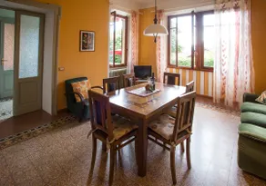Italian ambience with a garden near the lake - Image 3