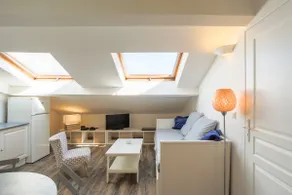 2-room attic with glass-enclosed terrace - Image 3