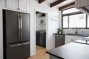 Mid-Century Modern Beauty in the Perfect Location - Image 3