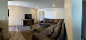 Entire Apt centrally located w/parking&selfcheckin - Image 5