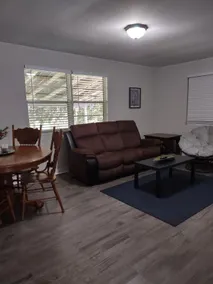 Serene 2 bedroom cottage w/ private yard - Image 4