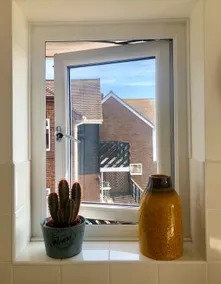‘Waterside’ is a 1st floor apartment  on the river in Rye, East Sussex - Image 3
