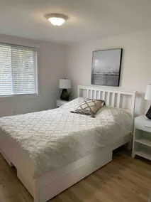 Lakeshore Lodging-Your 5 bedroom Lakeside Retreat - Image 5