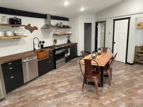 Rustic, yet Modern Trailside Cottage/MTU 2.3 Miles - Image 4