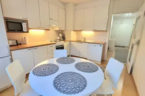 Spacious triangle with stunning lake view | 76m2 3 bedrooms + kitchen - Image 4
