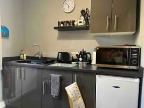 Honeybee Apartment - Image 3