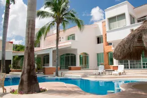 Villa Alijah 5BR • Pool • 15pax •Luxury •Huayacán - Image 2