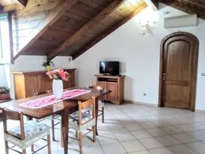 La Mansarda Apartment 800 meters from Ravello - Image 3