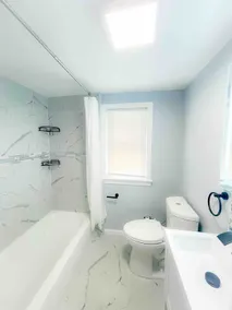 12minTo EWR Airport, Parking, King Bed, Spa Shower - Image 4