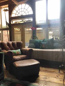 Downtown Unique Rustic Chic Getaway, Sleep up to 4 - Image 3
