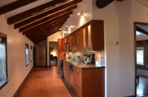 Spacious 2 Bedroom Guesthouse Near the Beach - Image 5